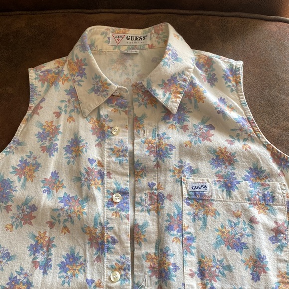 Vintage Guess button down sleeveless top. Size small. - Picture 2 of 4